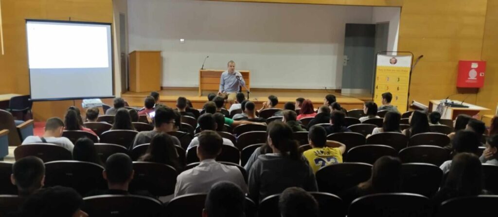 Μελετώ, βάζω στόχους, επιτυγχάνω. Ημερίδα επαγγελματικού προσανατολισμού για μαθητές Γυμνασίου και Λυκείου. Συνεδριακό κέντρο δήμου Ήλιδας