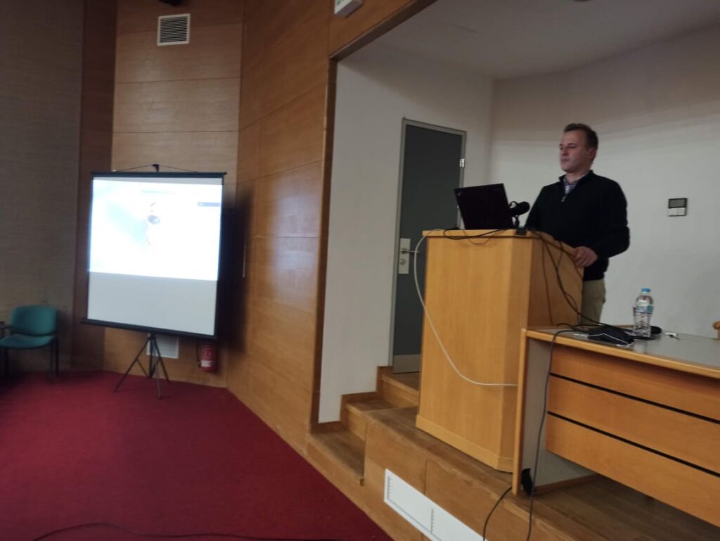 Συνεδριακό κέντρο δήμου Ήλιδας. Γονείς στην "αρένα" των εξετάσεων